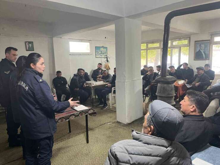 Jandarmadan silah ruhsatı bulunan vatandaşları bilgilendirdi