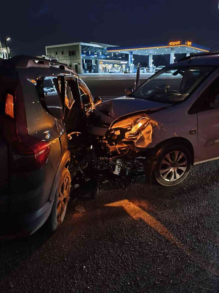 Diyarbakır’da otomobiller çarpıştı: 2 yaralı