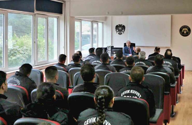 Eskişehir İl Emniyet Müdürü Yılmaz, çevik kuvvet ekipleriyle bir araya geldi