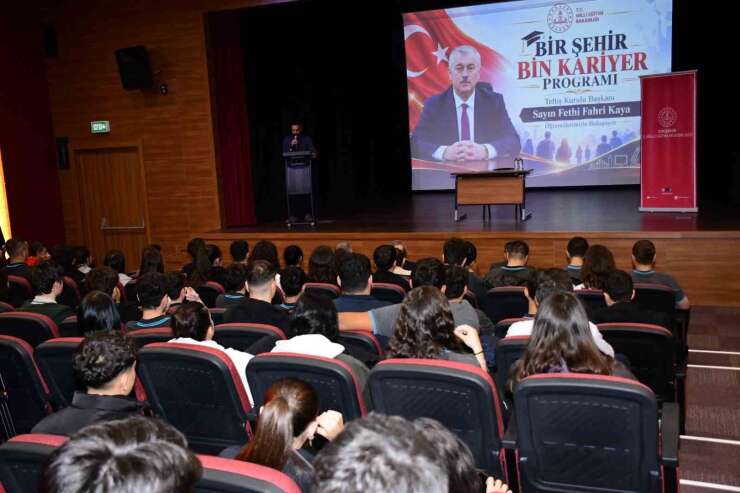 Öğrenciler kariyer yolculuğuna ilham veren isimlerle buluşuyor