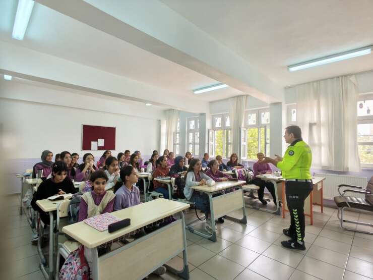 Kahta’da öğrencilere trafik güvenliği eğitimi verildi
