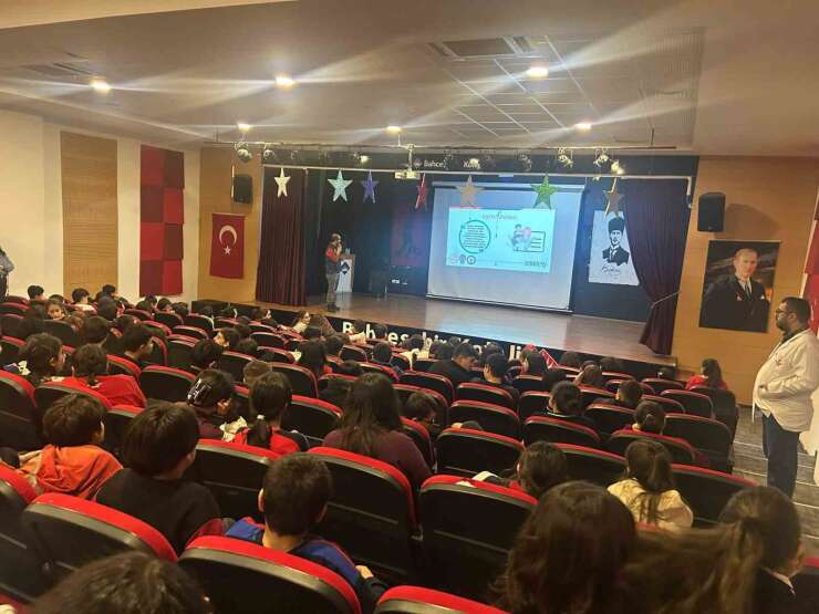 Kars’ta öğrencilere güvenli internet ve siber zorbalık semineri