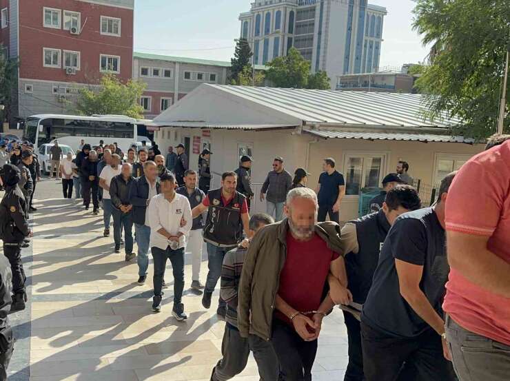 Şanlıurfa’da yasa dışı bahis operasyonunda gözaltına alınan 22 kişi adliyeye sevk edildi