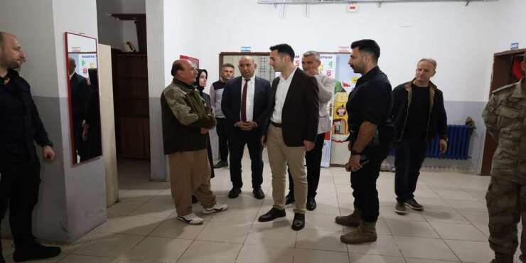 Kaymakam Kaya Ortabağ’da okulun ihtiyaçları yerinde incendi