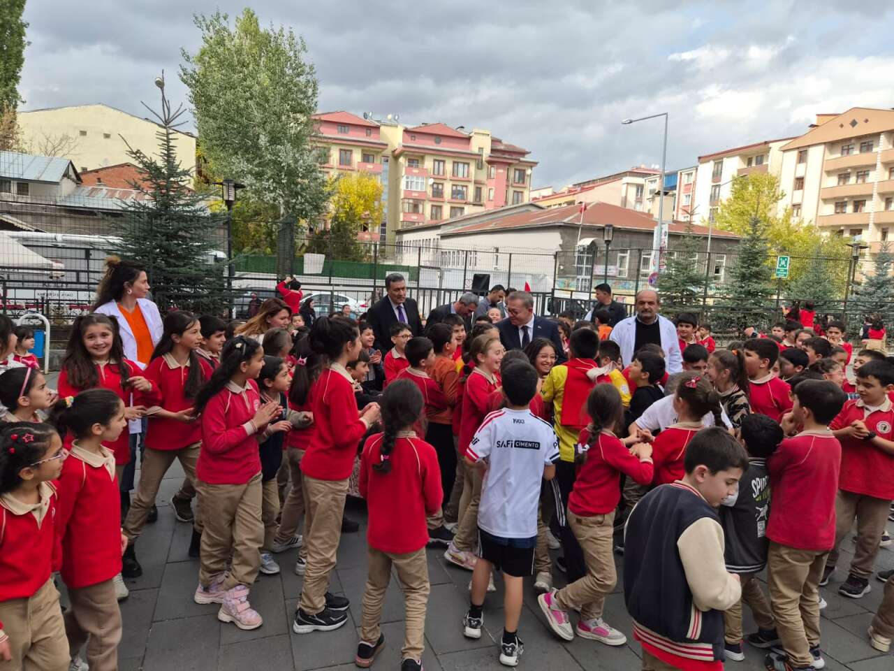 vali-polat-gazi-ahmet-muhtar-pasa-ilkokulu-ziyareti