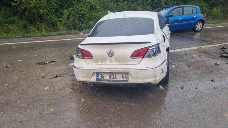 Zonguldak’ta otomobil bariyerlere çarptı: Sürücü yaralandı