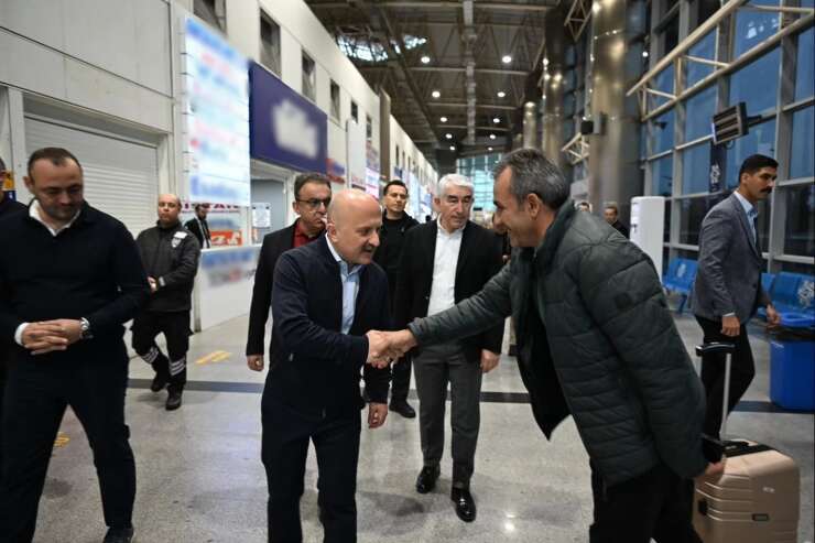 Aydın Valisi Varol, otobüs terminalinde yolcularla buluştu