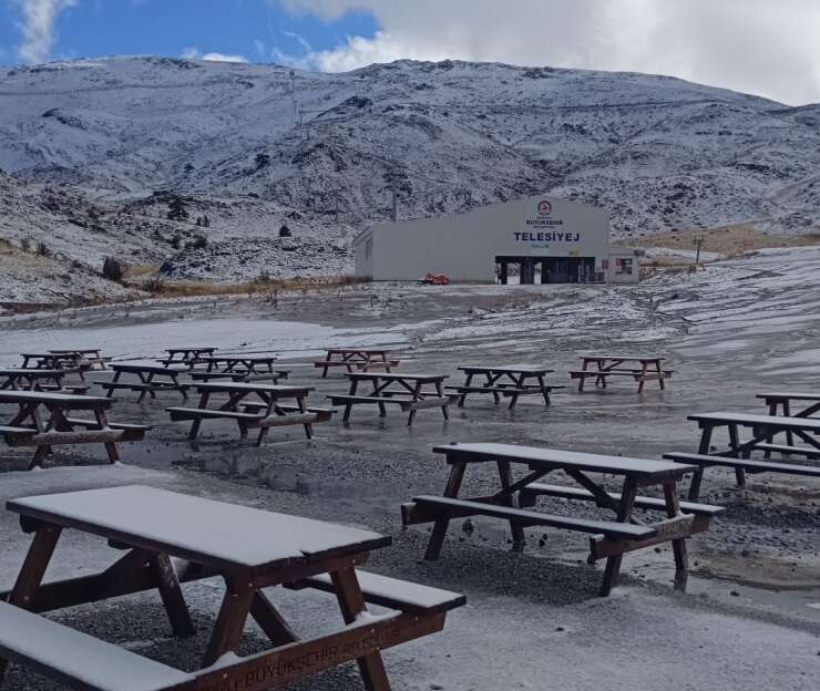 Denizli’ye mevsimin ilk karı düştü