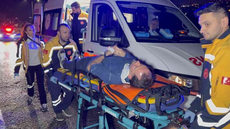 Samsun’da otomobil orta refüje çıktı: 2 yaralı
