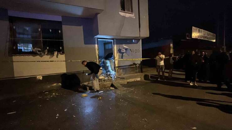 Adana’da 2’si çocuk 5 kişinin bulunduğu eve el yapımı patlayıcı attılar