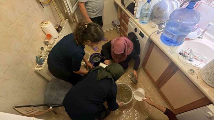 Bolu’da sağanak etkili oldu: 6 daireyi su bastı
