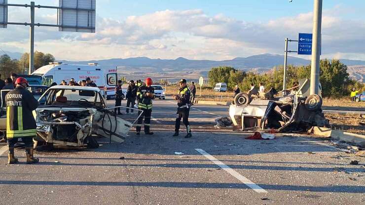 Çorum’da iki otomobil çarpıştı: 7 yaralı