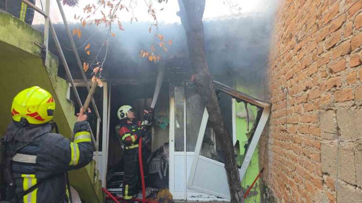 Elektrikli battaniye evi küle çevirdi, yaşlı adam son anda kurtuldu