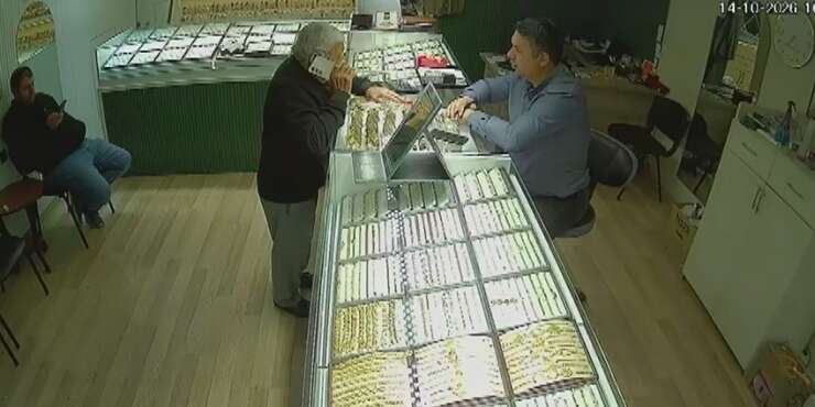 Yaşlı adamın birikimini dolandırıcılardan sarrafın dikkati kurtardı