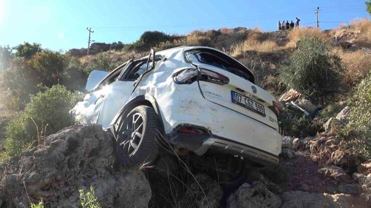Kontrolden çıkan araç 30 metreden yuvarlandı: 1 yaralı
