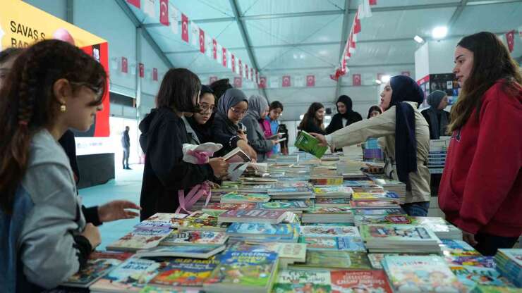 Kahramanmaraş Kitap Fuarı öğrencilerle renkleniyor