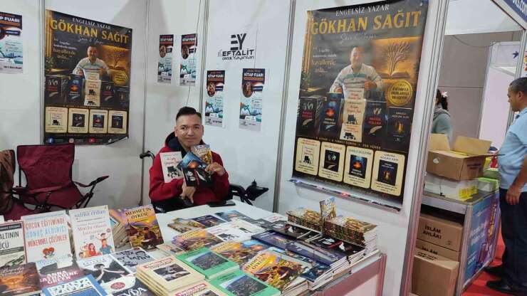 Engelsiz Yazar kitap fuarında okurlarıyla buluştu