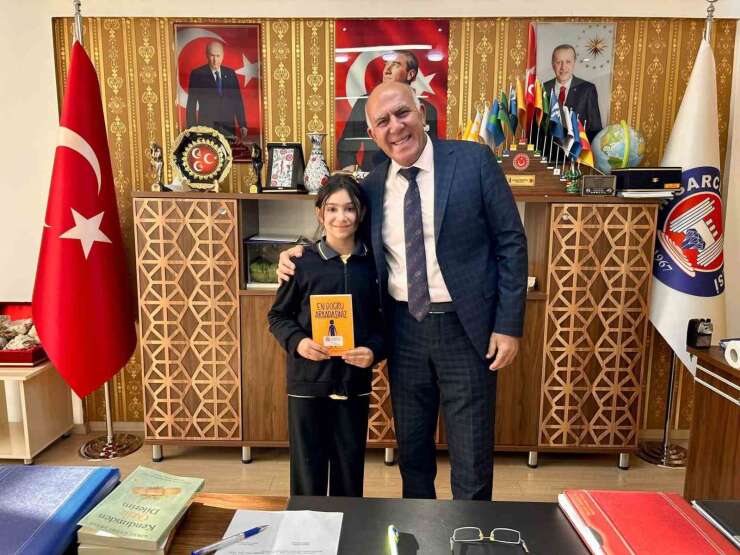 Hisarcık’ta kitap okuyan öğrenciye Başkan Demirtaş’tan destek