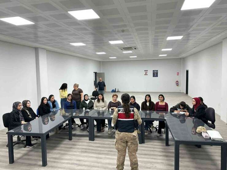 Kilis’te jandarmadan kadına yönelik şiddetle mücadele bilgilendirmesi