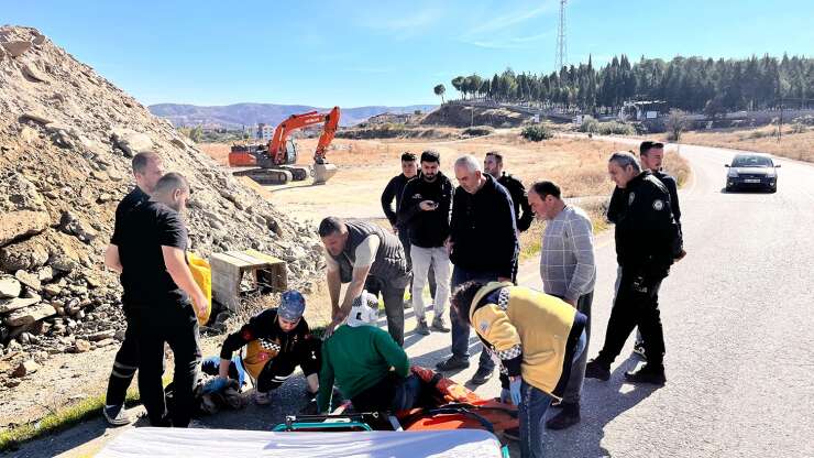 Kula’da otomobil ile motosiklet çarpıştı: 1 ağır yaralı