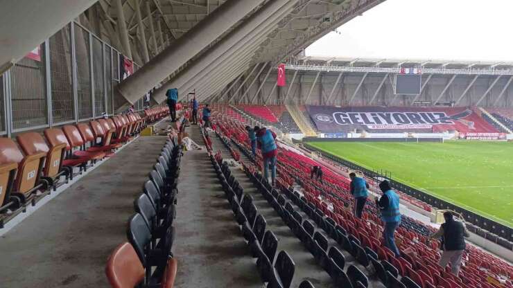 Çorum’da yükümlülerden spor tesislerindeki ve okullardaki temizlik-onarım çalışmalarına büyük destek