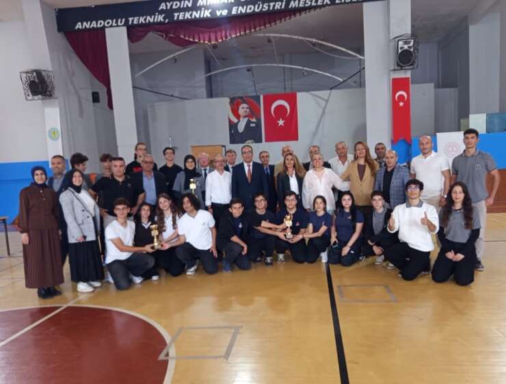 Efeler’de çevre bilinci yarışmasında dereceye giren okullar ödüllendirildi