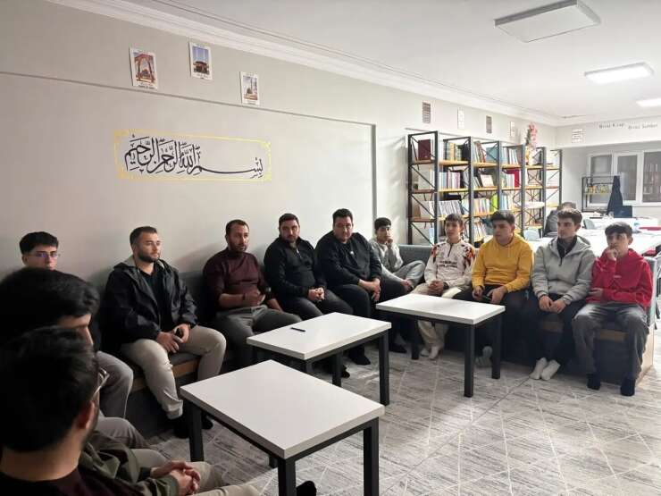 Bayburt’ta gençler Aliya İzzetbegoviç’i andı