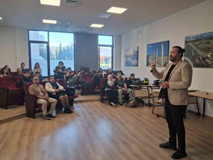 "Başarı tesadüf değil, emek işidir" diyerek gençlere mesaj verdi