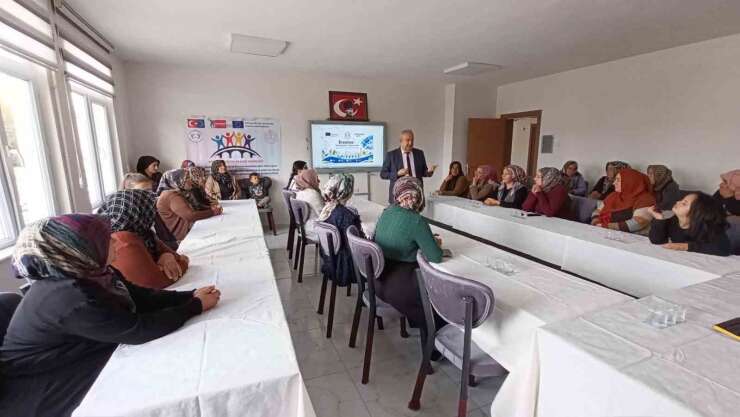 Niğde Halk Eğitimi Merkezi, Erasmus+ deneyimlerini Çiftlik’te paylaştı