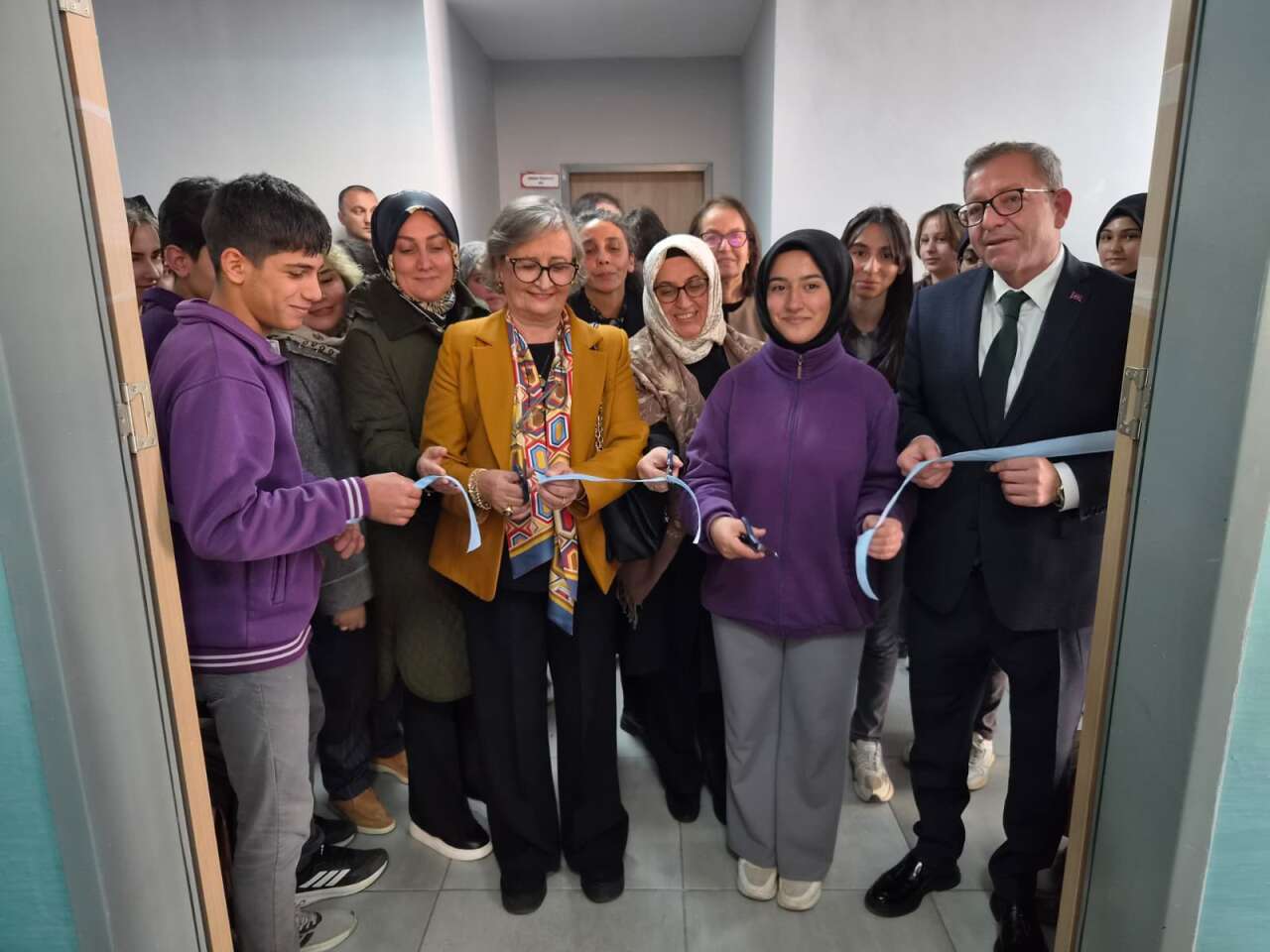 sarikamis-fen-lisesi-yasayan-kutuphane