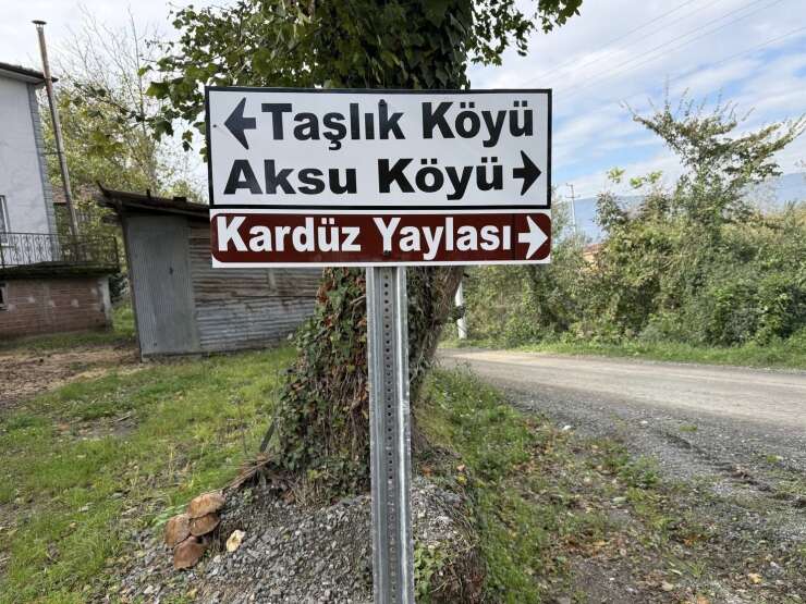 Trafik güvenliği için yeni levhalar yerleştirildi