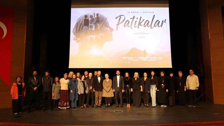 "Patikalar" belgeseli kanserle mücadele eden kadınların tanıklıklarını ekrana taşıdı