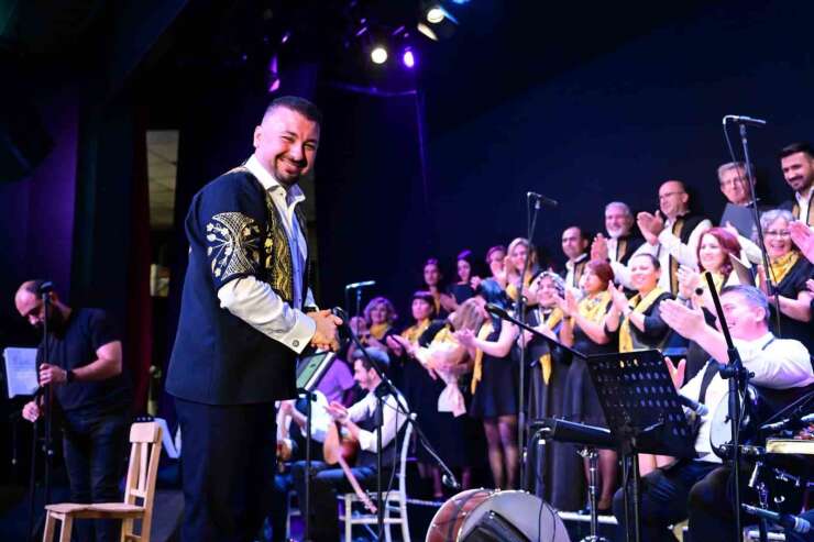 Manisalılar Neşet Ertaş türküleriyle unutulmaz bir gece yaşadı