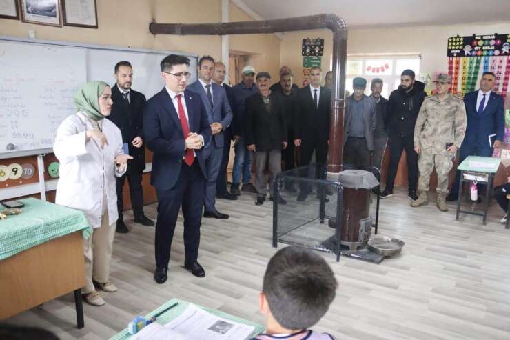 Kaymakam Sakızcı Akçakale İlkokulunu ziyaret etti