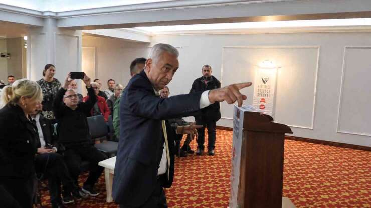 Süheyl Batum ile CHP’li ilçe başkanı arasında "mutlak butlan" tartışması