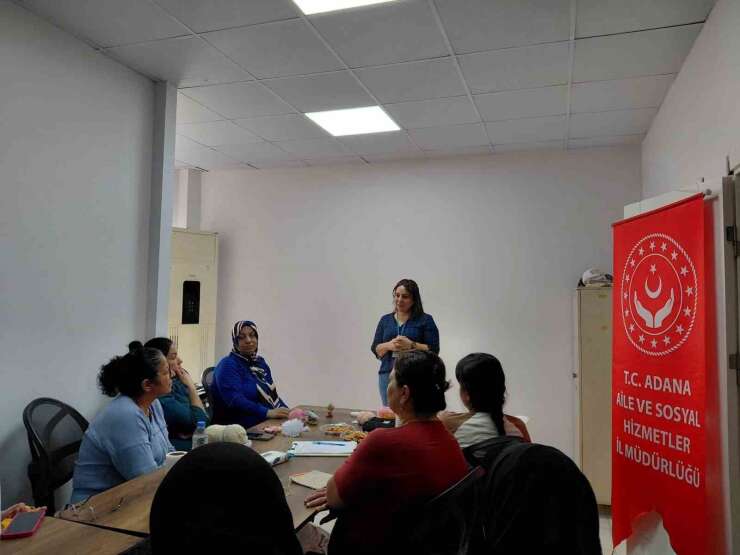 Adana’da ailelere bilinçli medya kullanımı eğitimi verildi