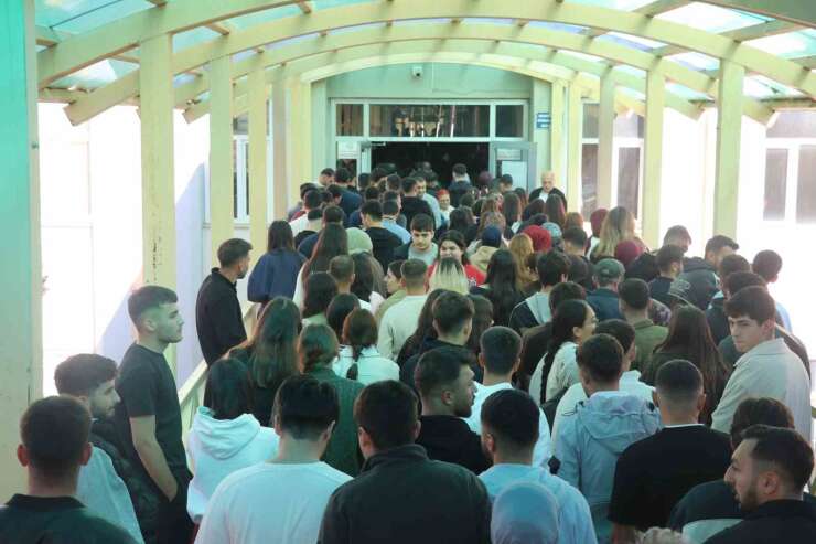 Sivas’ta KPSS Ortaöğretim heyecanı küpeleri unutturdu