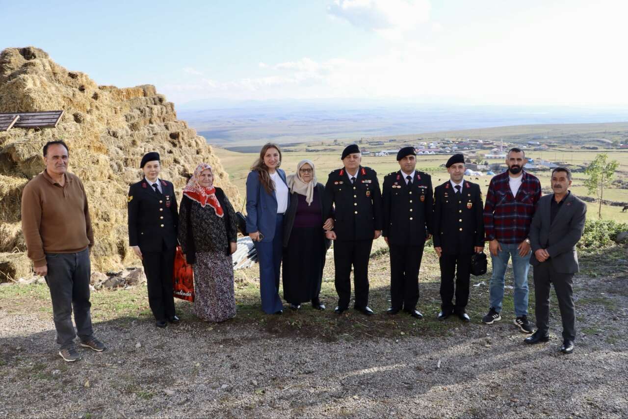 kars-jandarma-sehit-ailelerine-vefa-ziyareti
