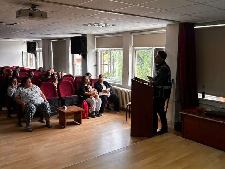 Karpuzlu’da öğrenci velileri ve okul personeline güvenlik bilgilendirmesi