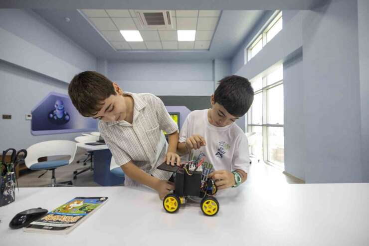 Mersinli öğrenciler robotik kodlama yarışmalarında derece elde etti