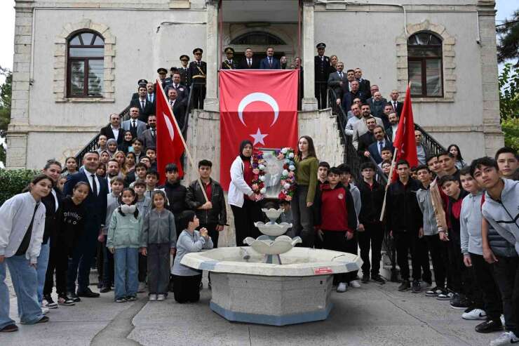 98 yıl sonra aynı fotoğraf karesini canlandırdılar