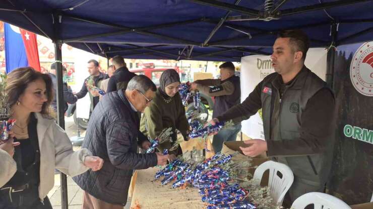 Eskişehir’de Cumhuriyet’in 103’üncü yılına özel bin 103 lavanta fidanı dağıtıldı