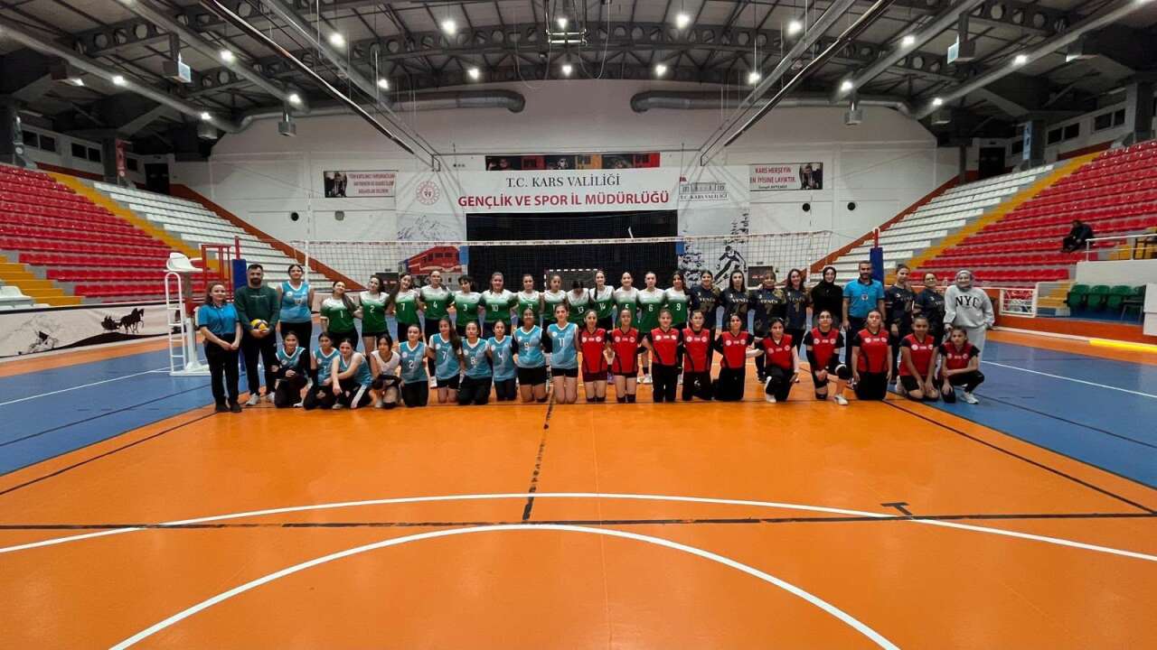 kars-cumhuriyet-bayrami-voleybol-musabakalari