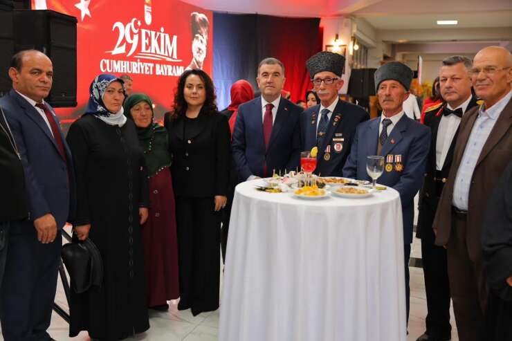 Bayburt’ta Cumhuriyet’in 103’üncü yılı dolayısıyla resepsiyon düzenlendi