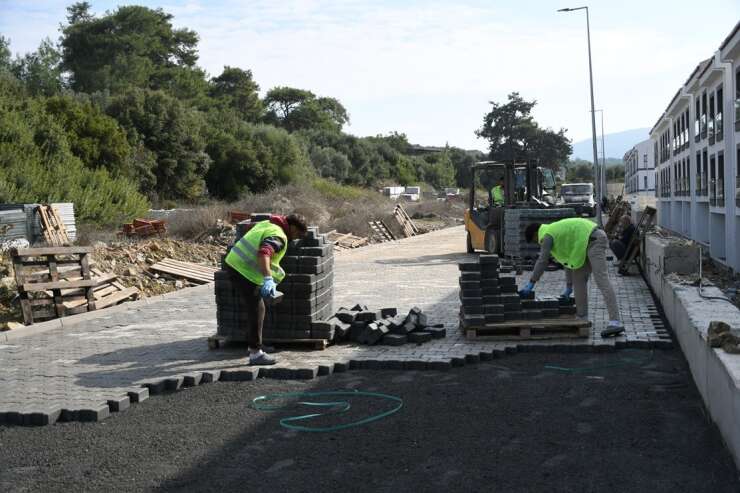 Kuşadası Caferli’de 25 bin metrekarelik yol çalışması başladı