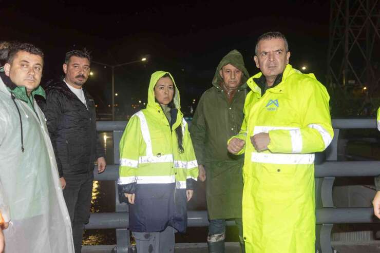 Başkan Vekili Genç, aşırı yağıştan etkilenen mahallelerde incelemelerde bulundu