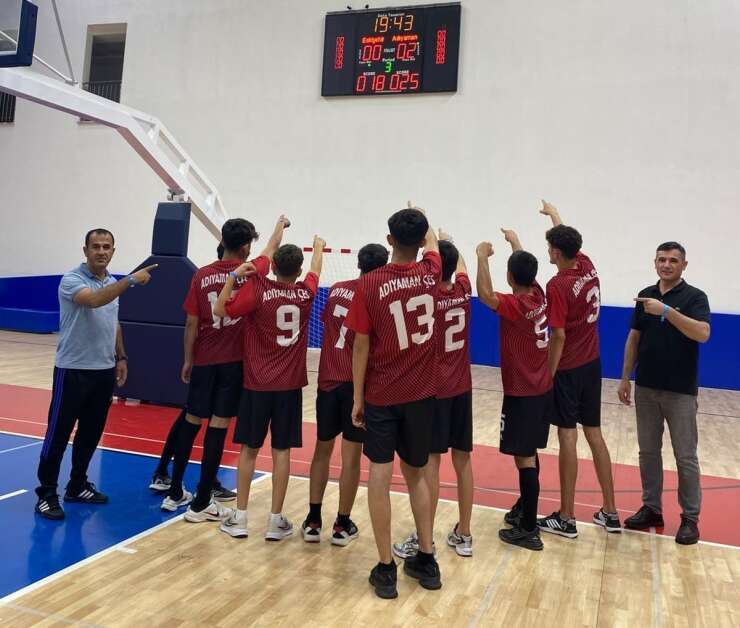 Adıyamanlı çocuklardan voleybol şampiyonasında büyük başarı