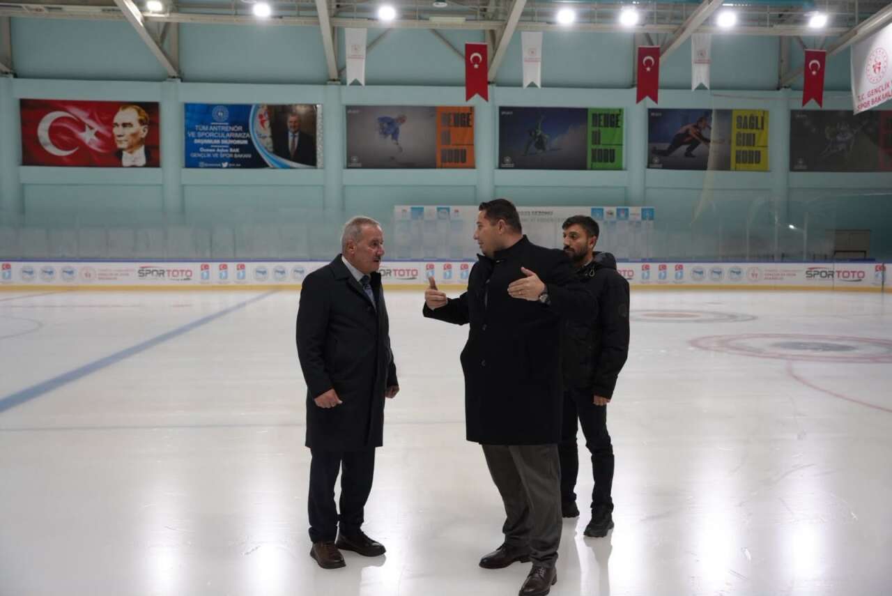 recep-ali-er-kars-buz-sporlari-salonu-ziyareti